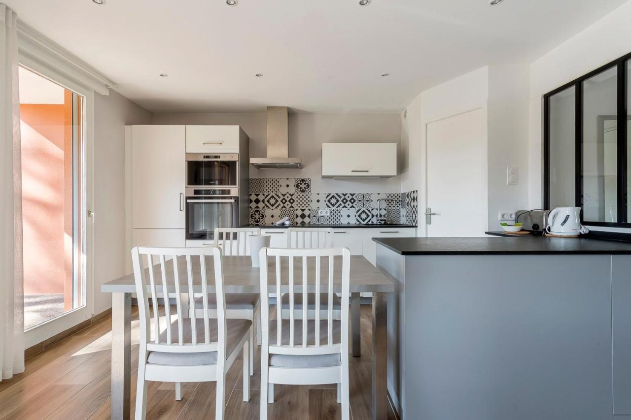 Suite Granges En Rez-De-Jardin Pour 4 Voyageurs Lione Esterno foto