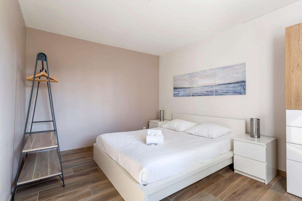 Suite Granges En Rez-De-Jardin Pour 4 Voyageurs Lione Esterno foto